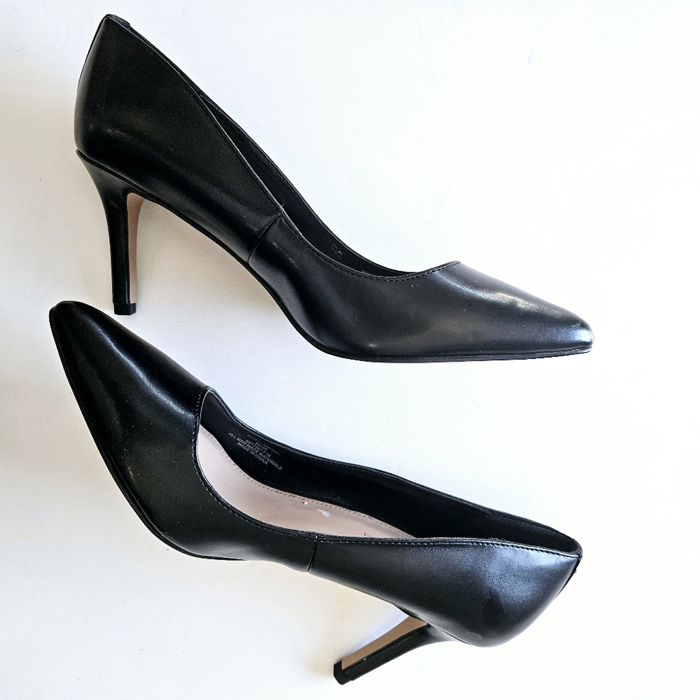 New BCBGeneration Black Heels Sze 8